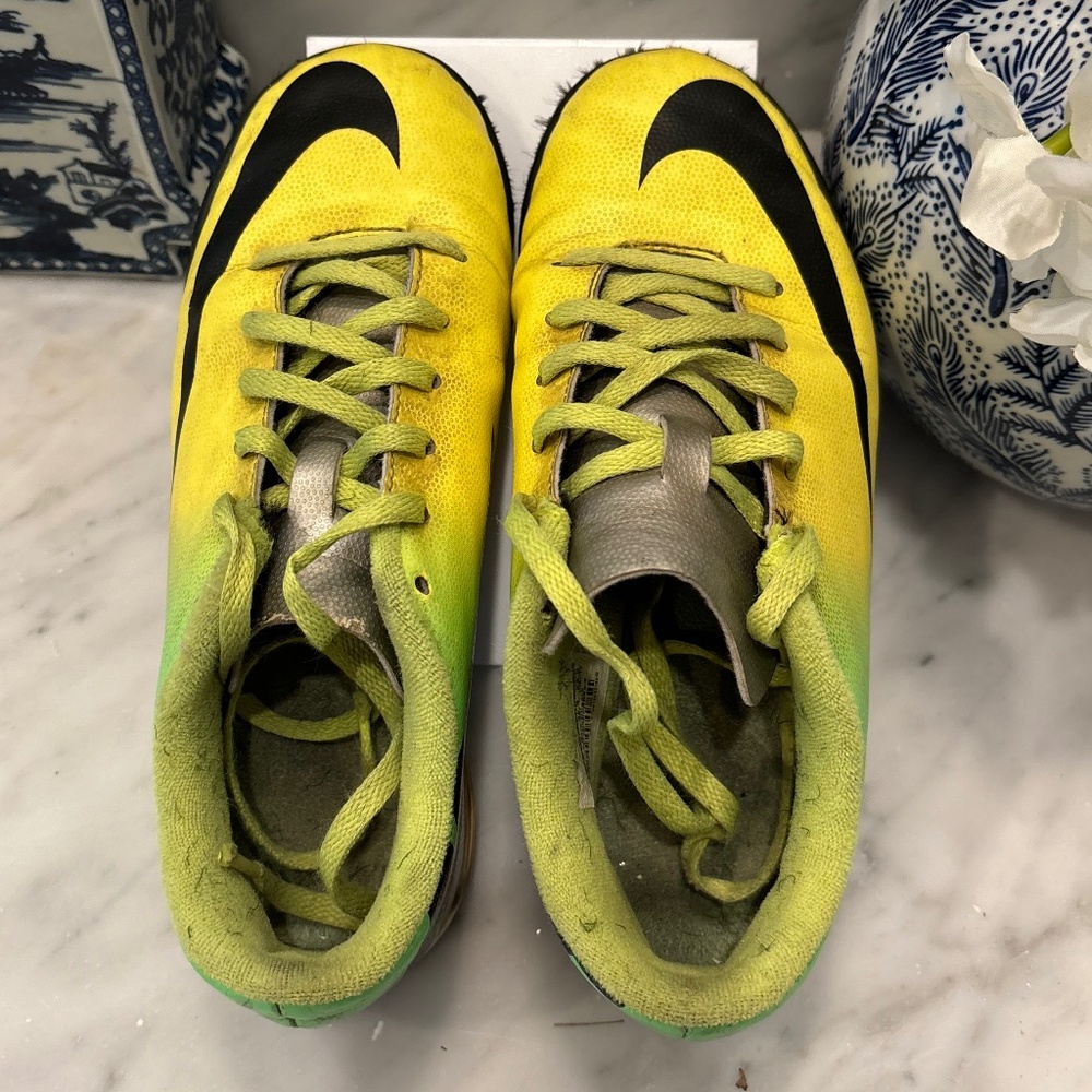 Nike Mercurial Vapor Soccer Cleats Size 3.5Y